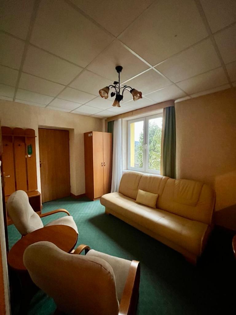 Pensjonat Henryk Krynica Zdroj Luaran gambar