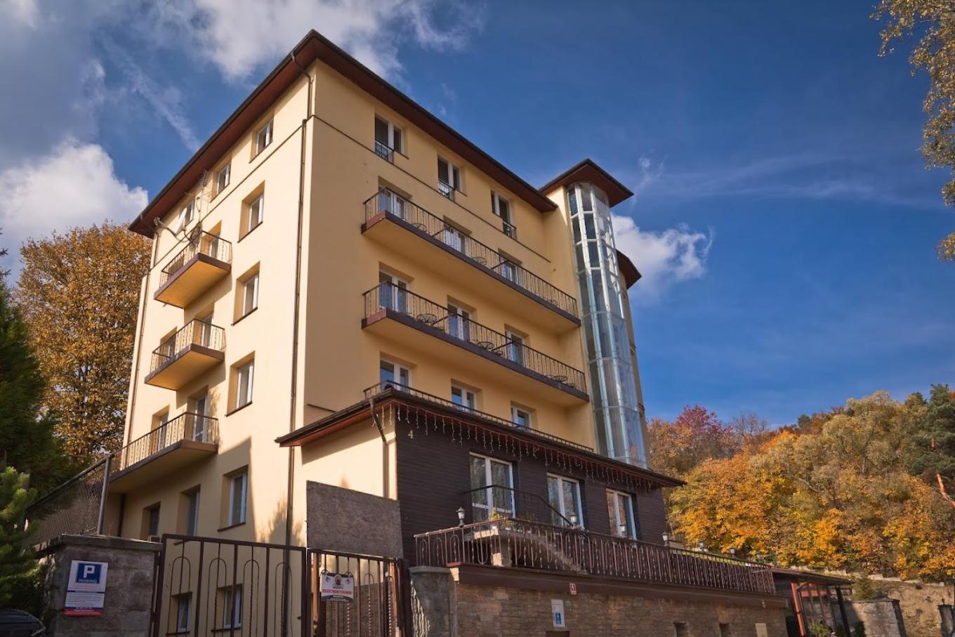 Pensjonat Henryk Krynica Zdroj Luaran gambar