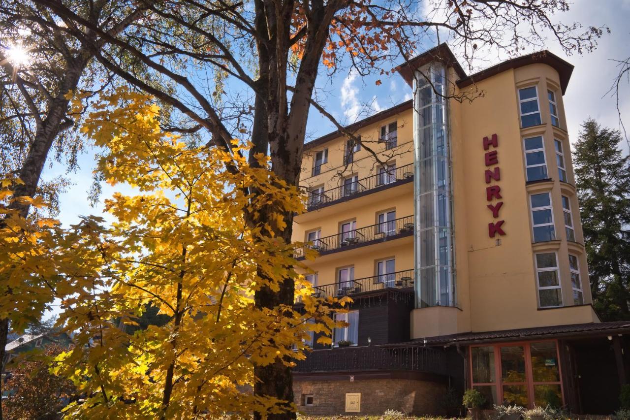 Pensjonat Henryk Krynica Zdroj Luaran gambar