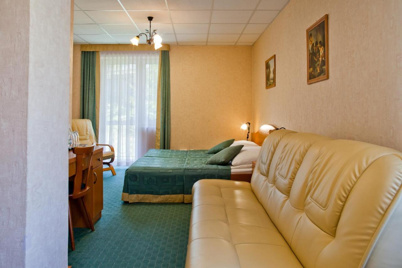 Pensjonat Henryk Krynica Zdroj Luaran gambar